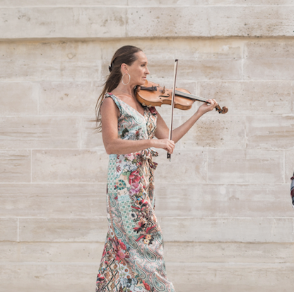 Violinist-Proposal-Paris